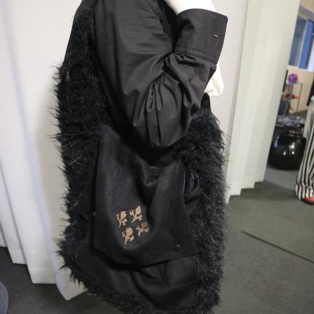 ae nr mous Overfur Bag