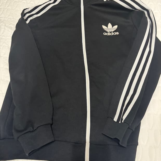 아디다스 블랙 트랙탑 져지