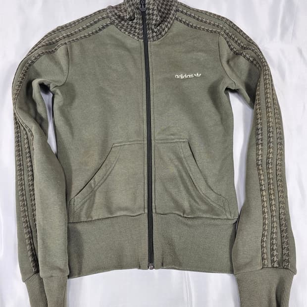 아디다스카키져지