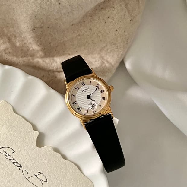 셀린느 스몰세컨드 골드 라운드 시계  / 정품감정.케어