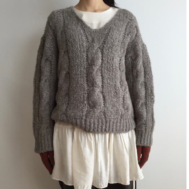 브이넥 케이블 니트