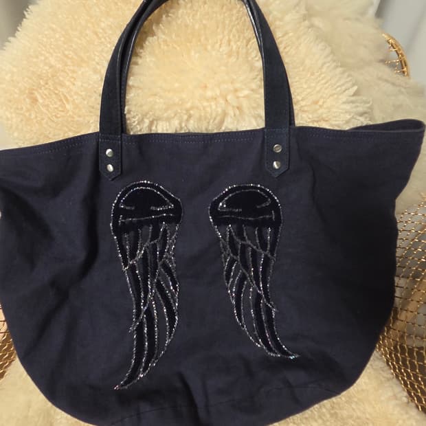 베르니스(Bérénice)의 .Famous 천사날개토트백.