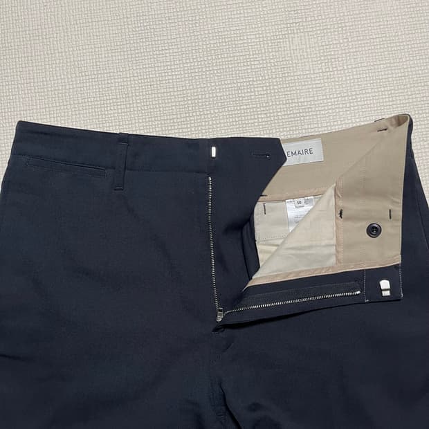 [50] 르메르 스트레이트 레그 팬츠 캐비어