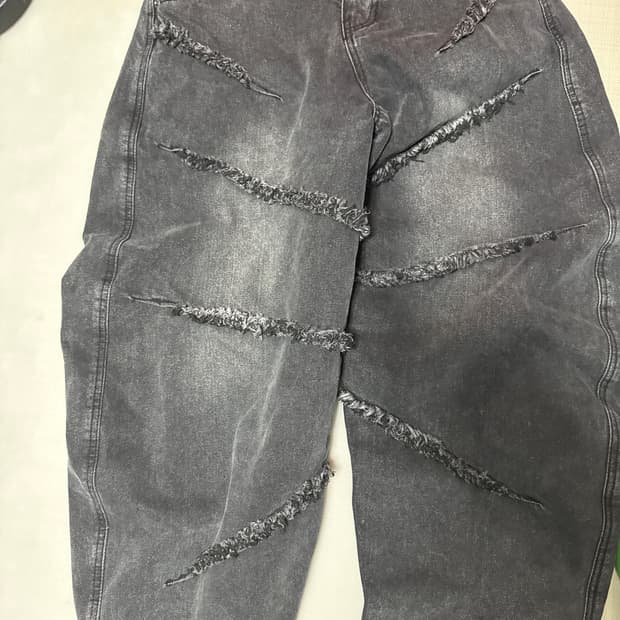 Cut Off Curved Denim Pants - Black 