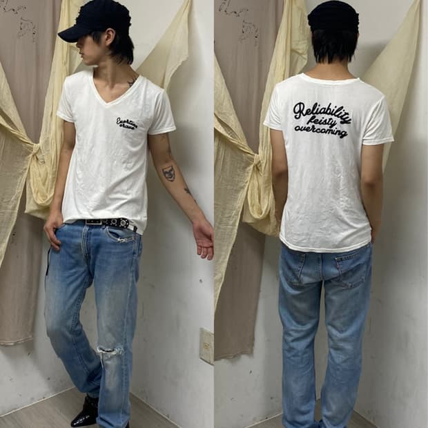 [AVAIL MODE] White V-Neck Slim Fit White