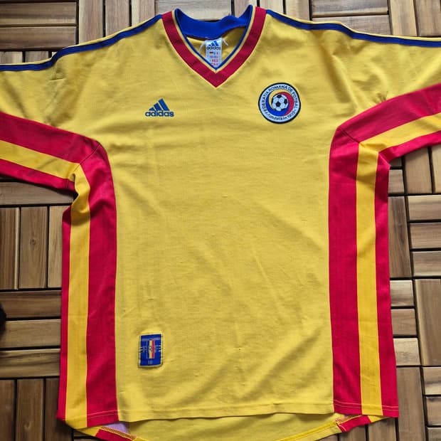 Adidas 98-00 romania home shirt (size L