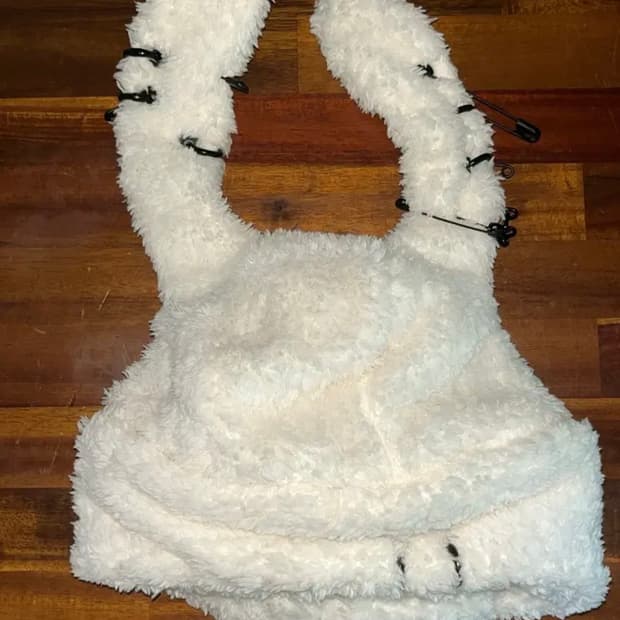 씨피어스 화이트 버니 비니