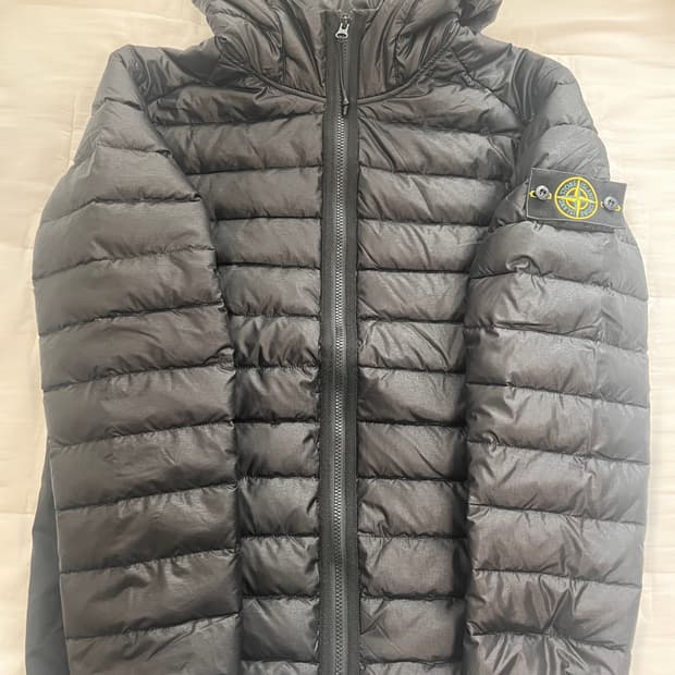 스톤 아일랜드 경량패딩