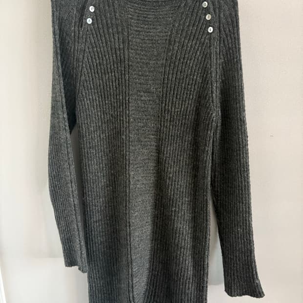 단추포인트 니트원피스