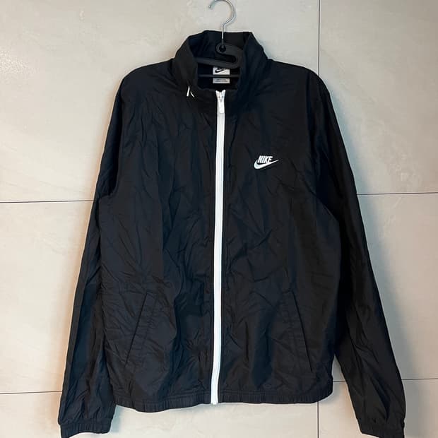 나이키 바람막이 블랙 (L)