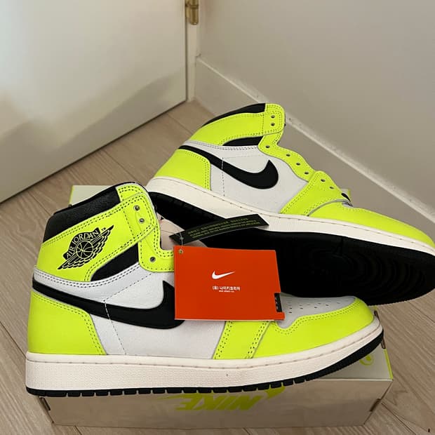 (270/US9)(새제품)나이키 스니커즈 운동화 에어 조던 1 하이 볼트