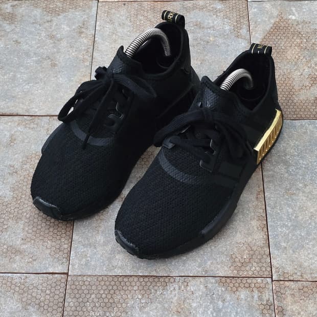 (225)아디다스 nmd r1 블랙 골드