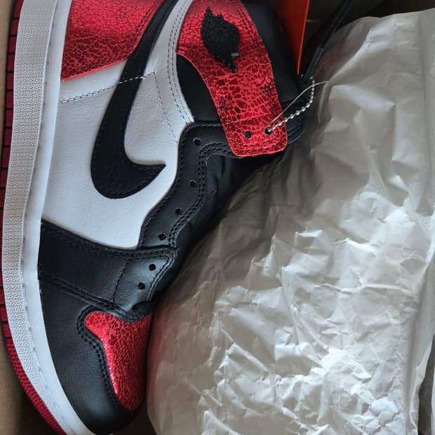 조던 1 레트로 하이 OG 루비 바시티 레드 블랙