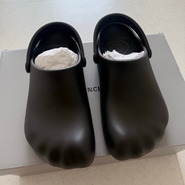 발렌시아가 선데이 몰디드 뮬 42