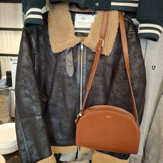 (마지막특가)  VYUR ÉCLAT 무스탕 자켓
M