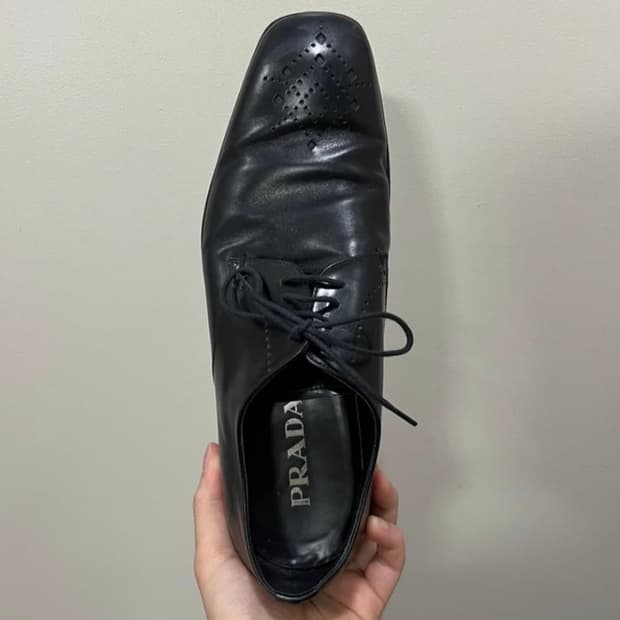 7) 프라다 더비 슈즈