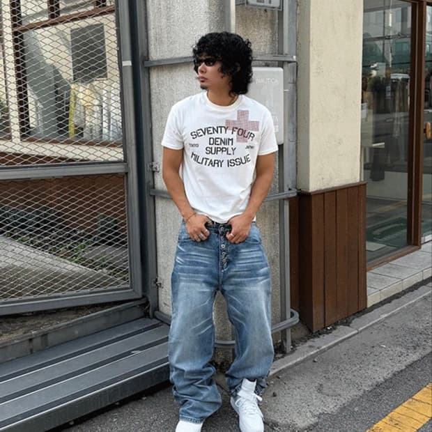 수우드 AR 버튼 캣 브러쉬 플레어 데님 팬츠 블루