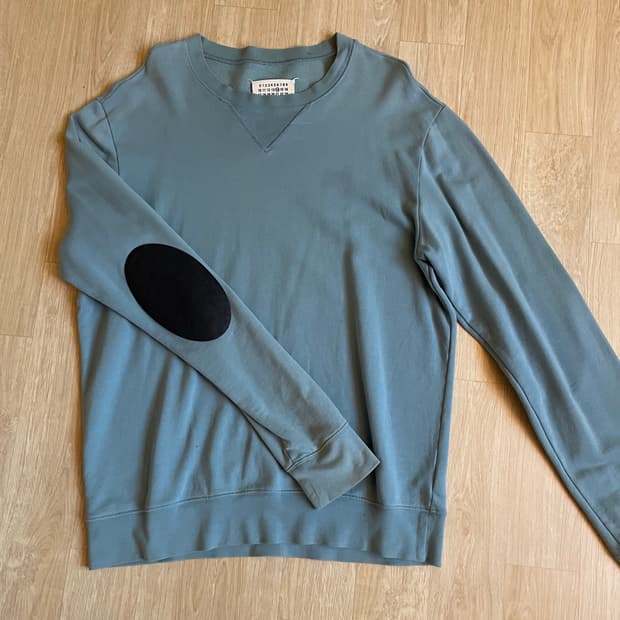 마르지엘라 레더패치 슬리브 맨투맨