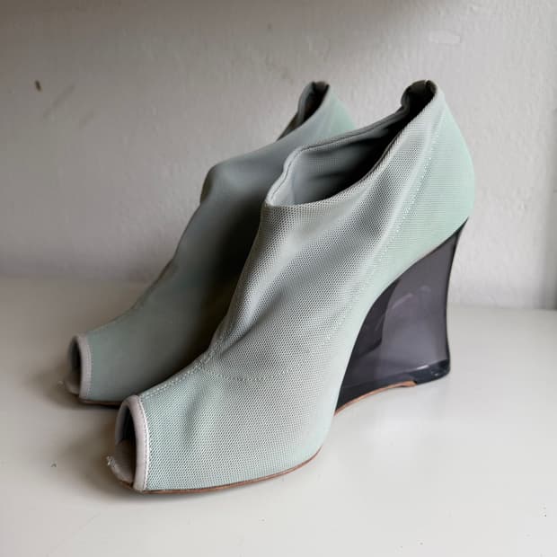 조르지오 알마니 오픈토 매쉬 플라스틱 웨지힐