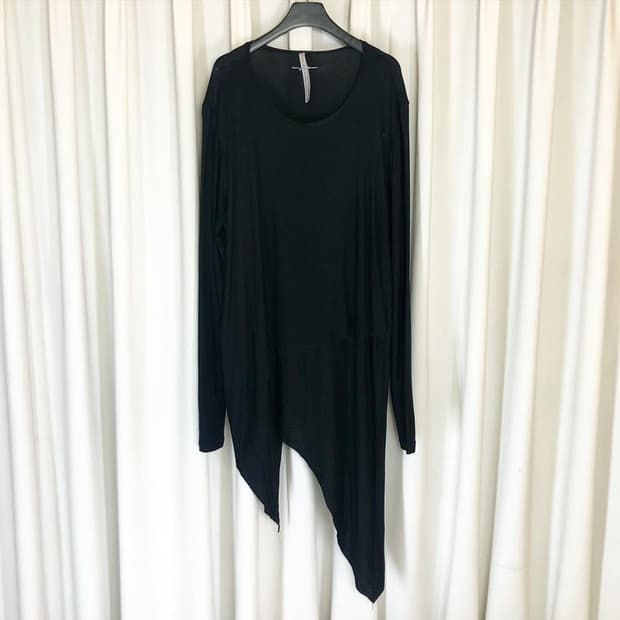 Black silky jersey assymetric hem