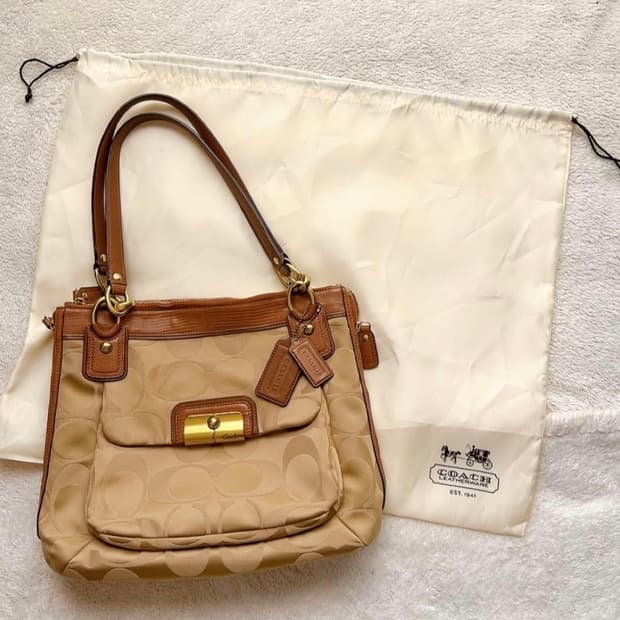 코치 시그니처 숄더백 / 코치 가방 / 코치숄더백 / 코치 크로스백