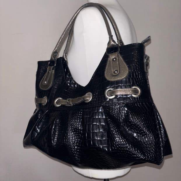 Vintage leather shoulder bag