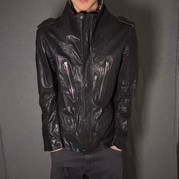 하이넥 지퍼 디테일 양가죽 자켓