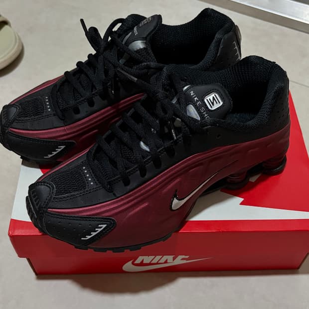 나이키 샥스 R4 블랙 팀 레드 235