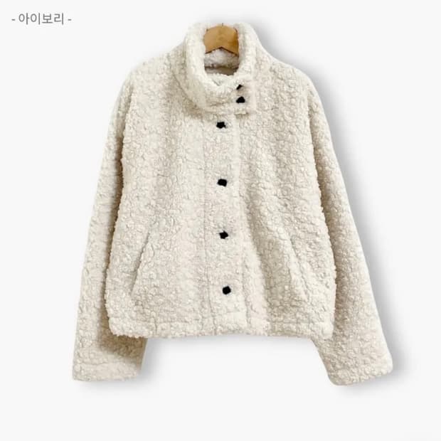 메이비무드 테디베어 뽀글이 하이넥버튼 퍼자켓 아이보리