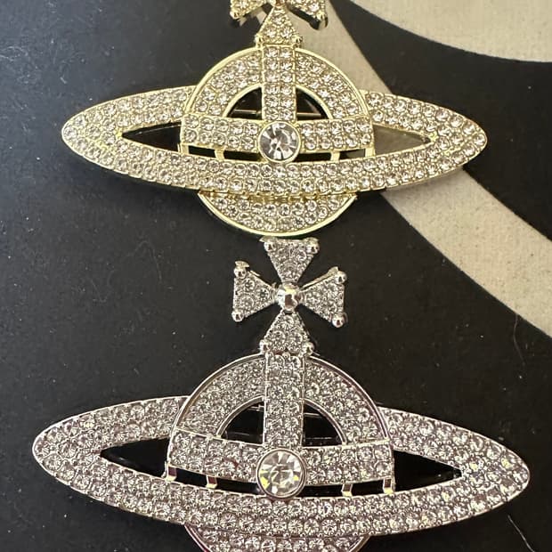 비비안웨스트우드 큐빅 브로치 금/은색