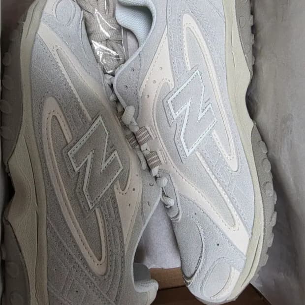 새상품 뉴발란스 204L  스웨이드 운동화