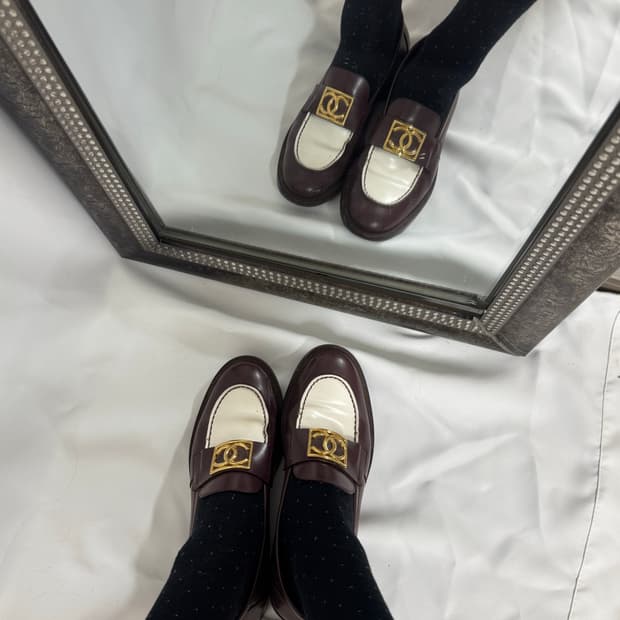 Chanel CC logo leather flat loafer