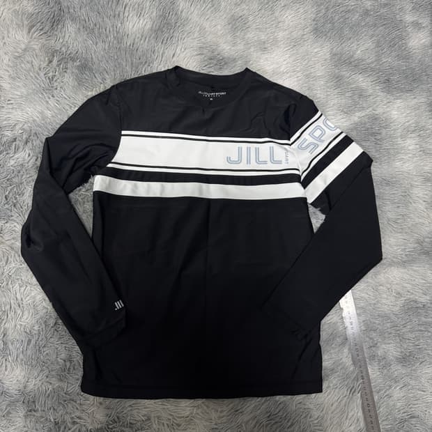 질스튜어트 박서준래쉬가드  95사이즈 거의새것