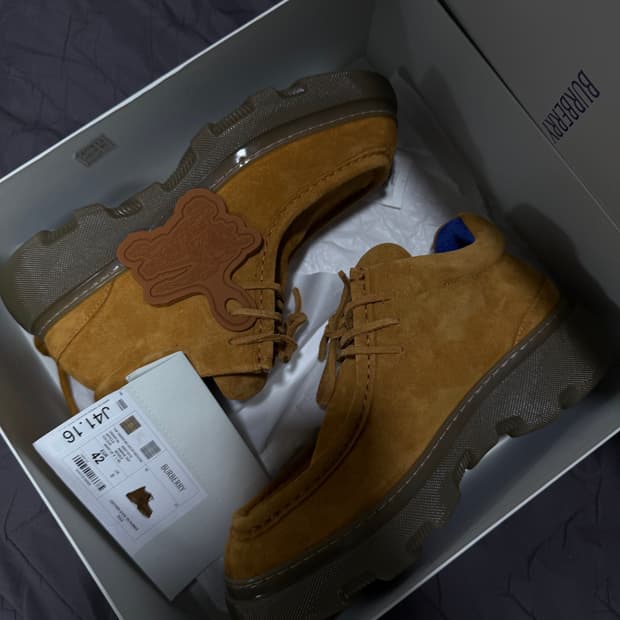 42)버버리 스웨이드 크리퍼