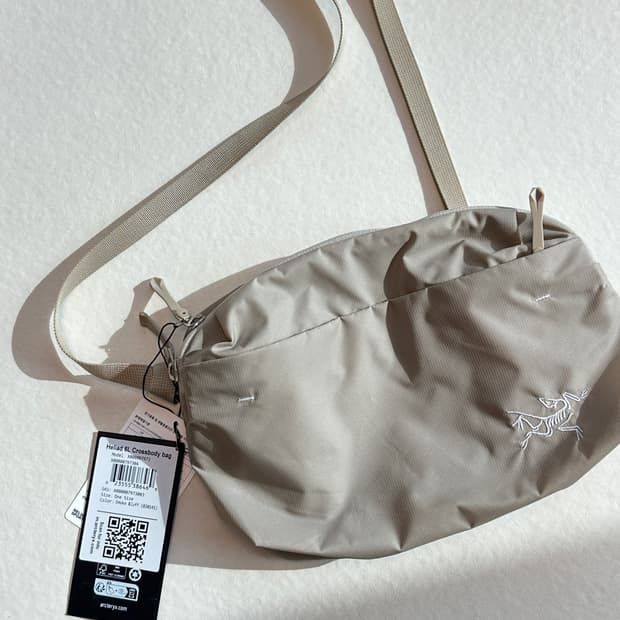 아크테릭스 헬리아드 6 크로스바디백 / 스모크 블러프