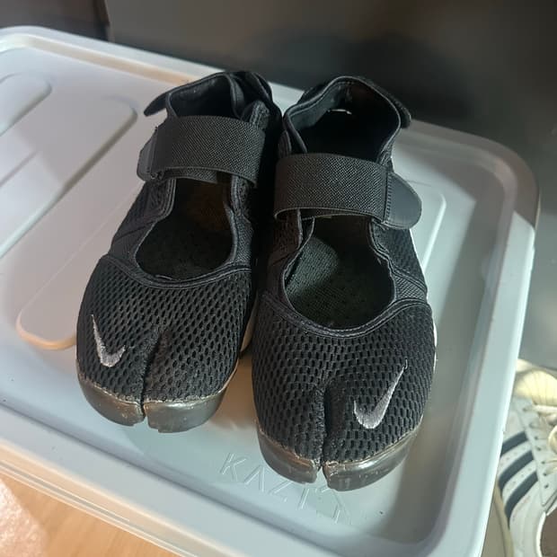 나이키 에어리프트 검흰 