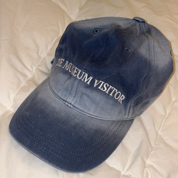 더 뮤지엄 비지터 와이어 볼캡 데님