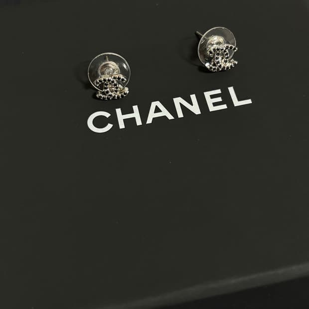 샤넬 정품 cc로고 업사이클링 블랙 스톤 미니 귀걸이