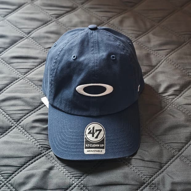 새제품) 오클리 리믹스 대드 햇 어비스화이트 네이비 블루 모자