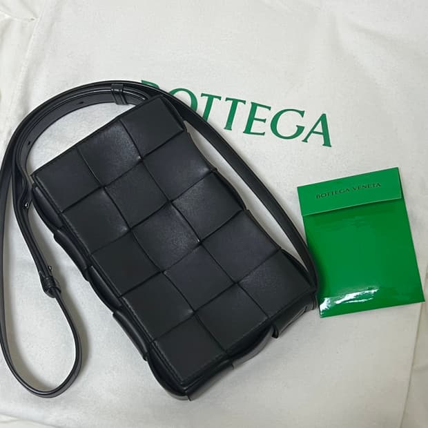 보테가베네타 카세트백 블랙 3/17까지 판매