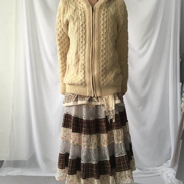 Woolen knit cable hood zip up