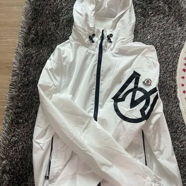 (급처) 몽클레어 바람막이 판매