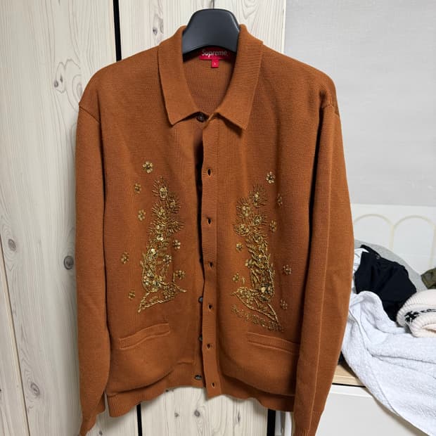 슈프림 아플리케 비디드 가디건