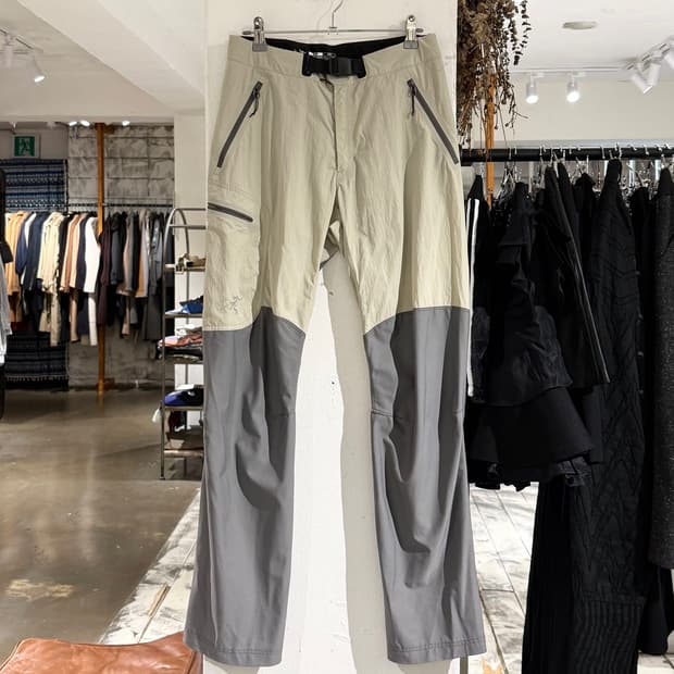 아크테릭스 베이지 그레이 감마 SL 하이브리드 팬츠