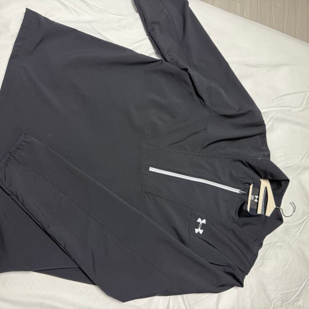 언더아머 바람막이