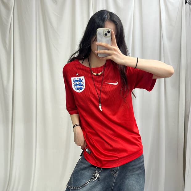 Nike red England uniform 