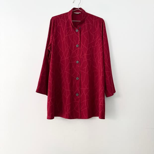 Irregular pattern slit shirt & ops / red