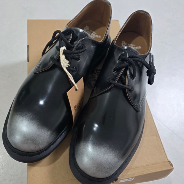 [새상품] 닥터마틴 1461 슈프림 300 사이즈 팝니다