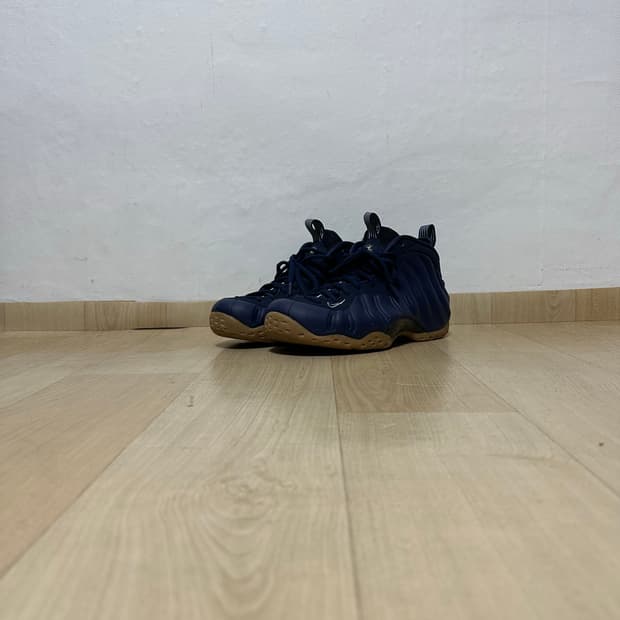 나이키 에어 폼포짓 원 미드나잇 네이비