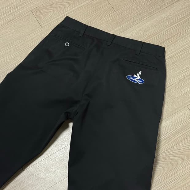 슈프림 핀업걸 치노